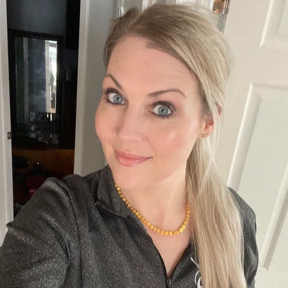 Meet your Posher, Heather - Picture 1 of 1